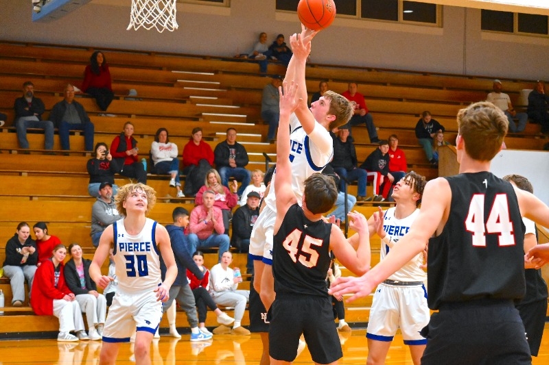 Pierce Public Schools - Pierce Fr/So Dominate Against Norfolk Catholic